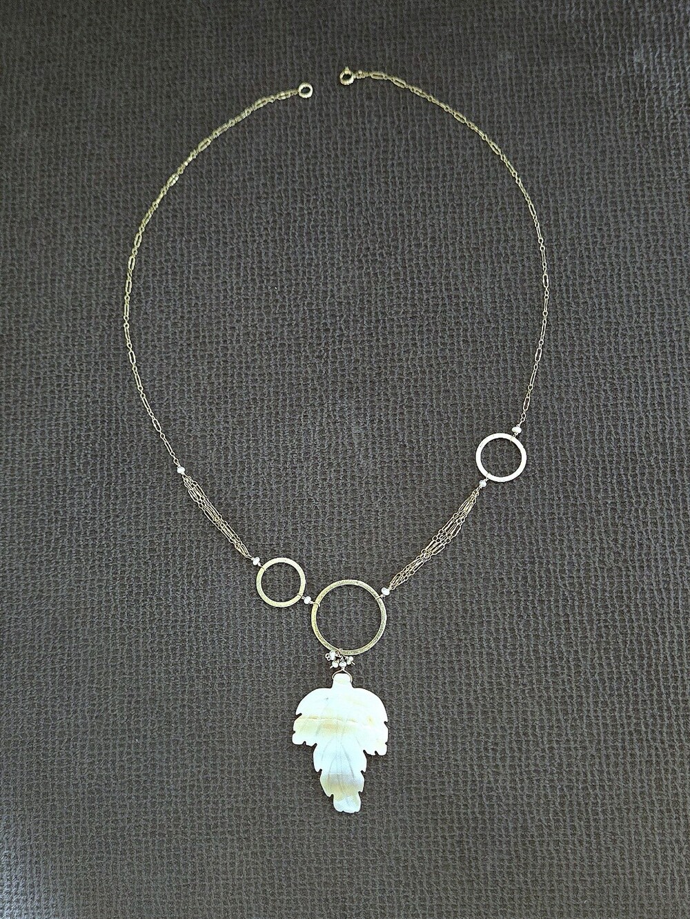 Mother of Pearl Leaf🍁 Pendant Necklace - NWOT - Picture 11 of 16